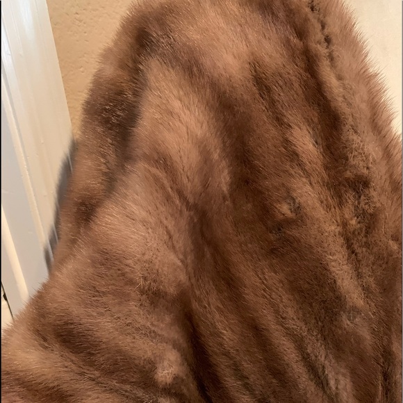 Stunning Mink Wrap - Picture 2 of 11